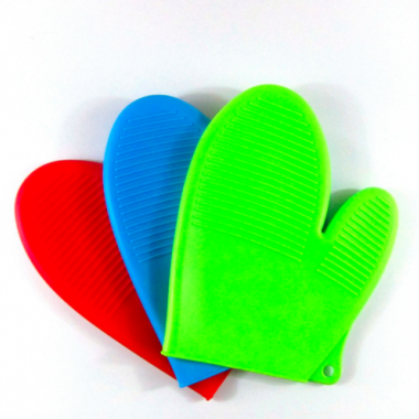 Heat resistant silicone glove