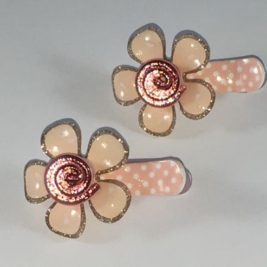 Crocodile clips with flower