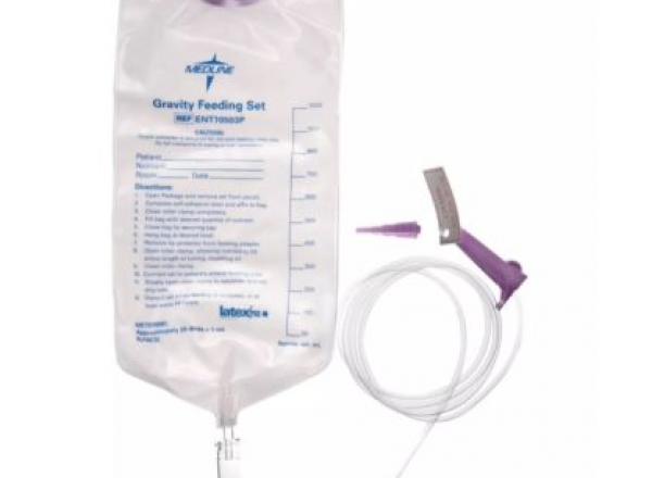 Enteral feeding set with bag