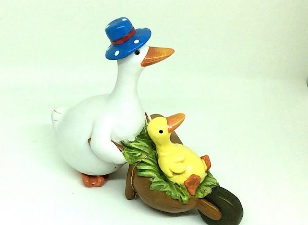 Resin figurine 12x15 cm