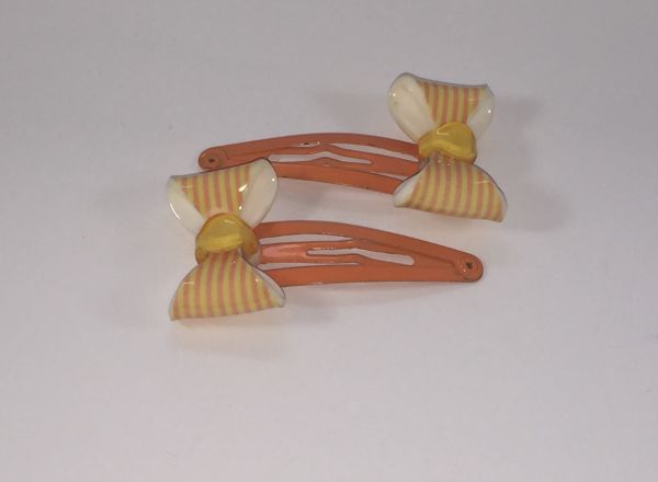 Snap clip with patterned bow