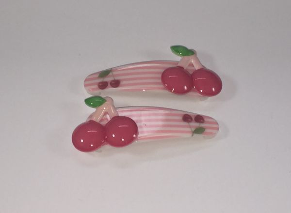 Patterned snap clip with fruit shape