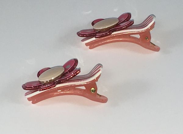 Crocodile clips with flower
