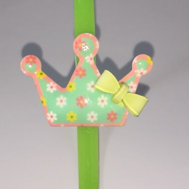Head band with patterned crown shape