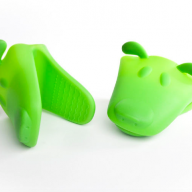 Heat resistant silicone glove