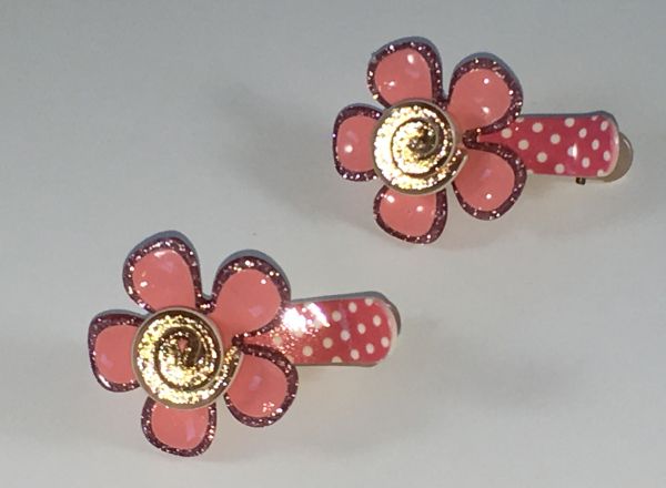 Crocodile clips with flower