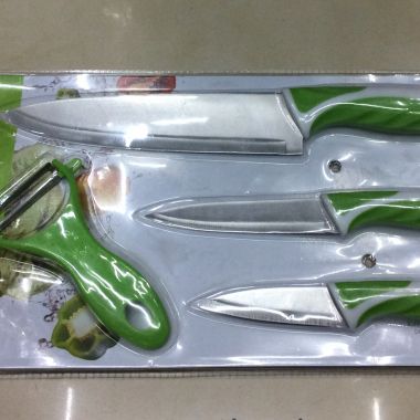 Kitchen knives and peeler