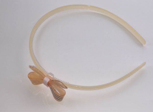 Headband with bow shape