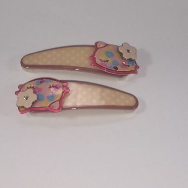 Patterned snap clips with kitty shape