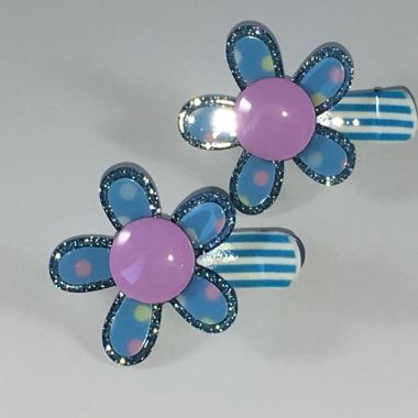 Crocodile clips with flower