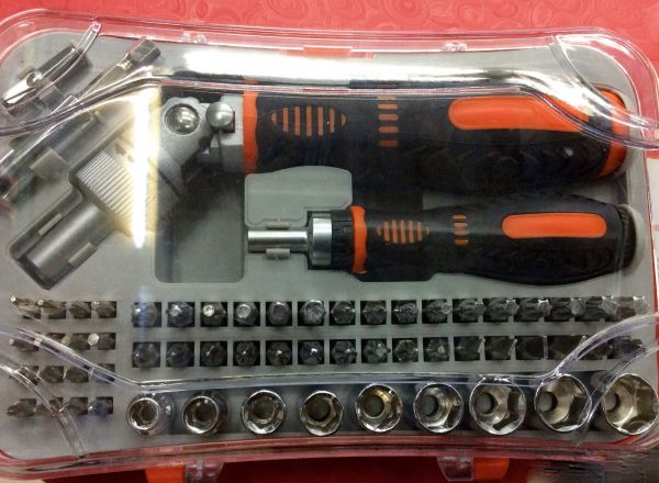 Screwdriver ratchet set