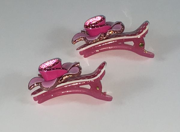 Crocodile clips with flower