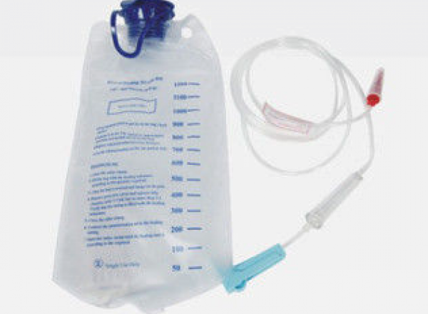 Enteral feeding set with bag