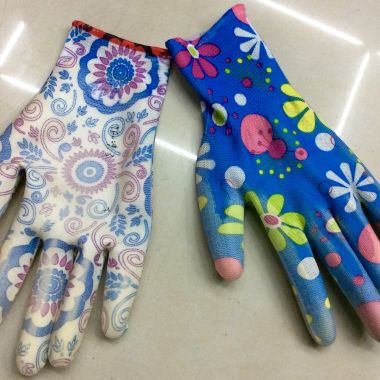 Gardening gloves