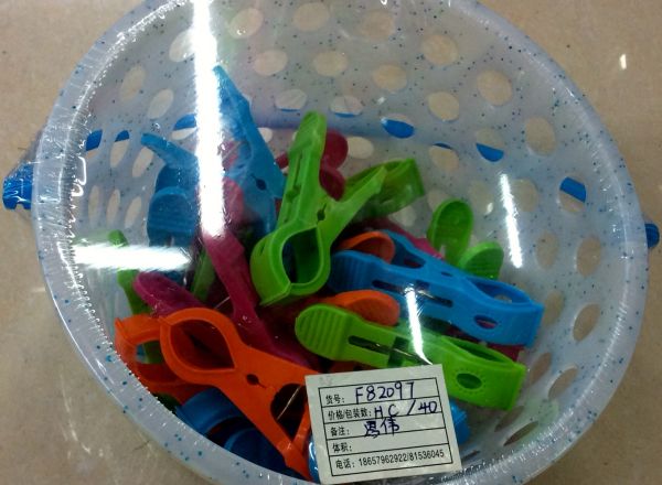 Clothespin 40 pieces with basket