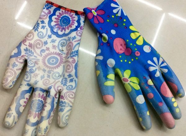 Gardening gloves