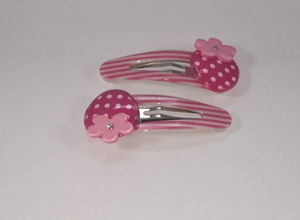 Patterned snap clip with strawberry shape