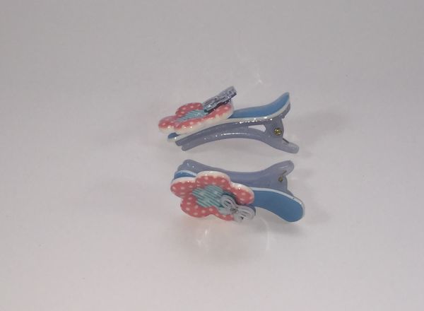 Crocodile clips with flower