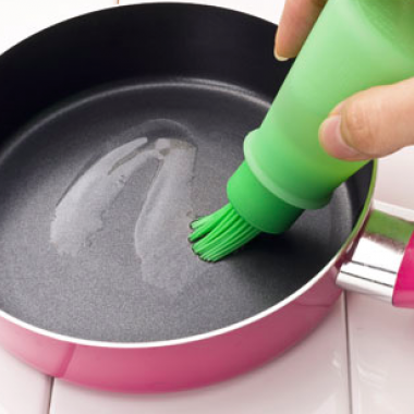 Silicone oil bottle with brush