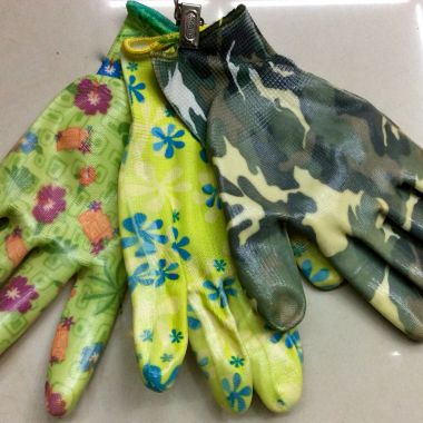 Gardening gloves