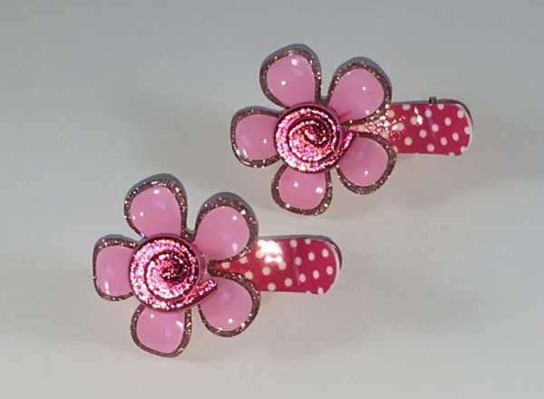 Crocodile clips with flower
