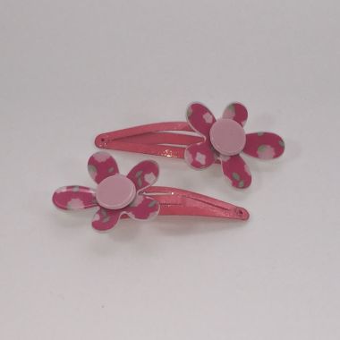 Snap clip with flower
