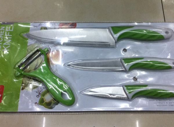 Kitchen knives and peeler