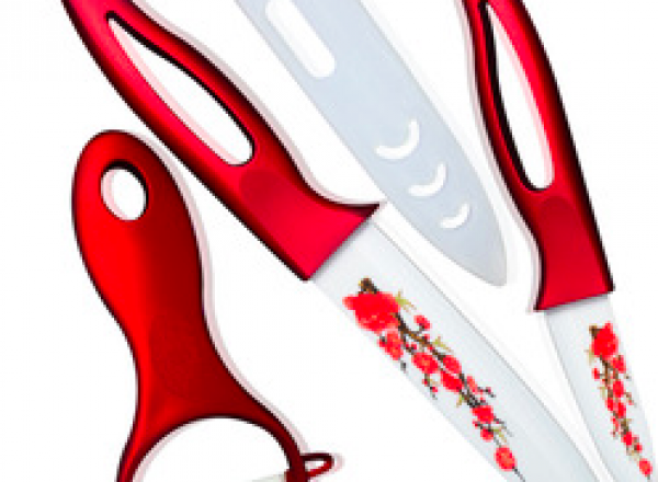 Kitchen knives and peeler