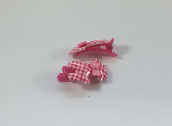 Crocodile clips with patterned giraffe