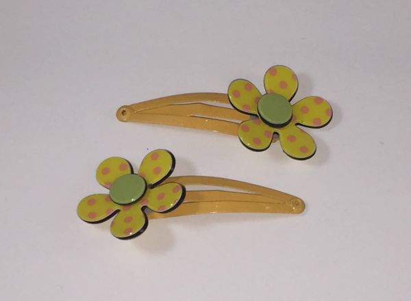 Kids snap clip with patterned flower shape