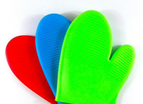 Heat resistant silicone glove