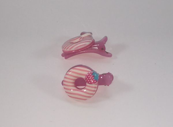 Crocodile clips with patterned donut
