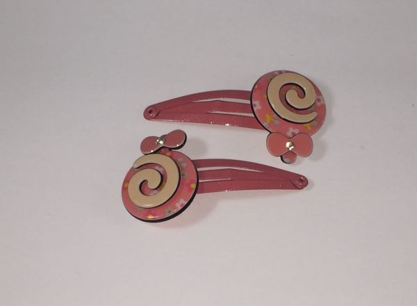 Kids snap clip with patterned snail shape