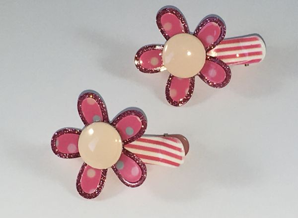 Crocodile clips with flower