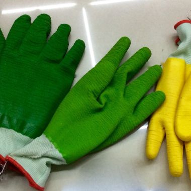Gardening gloves