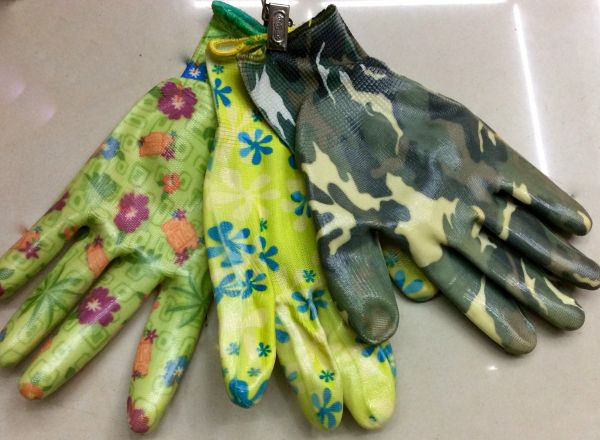 Gardening gloves