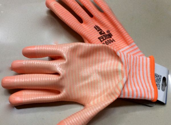 Gardening gloves