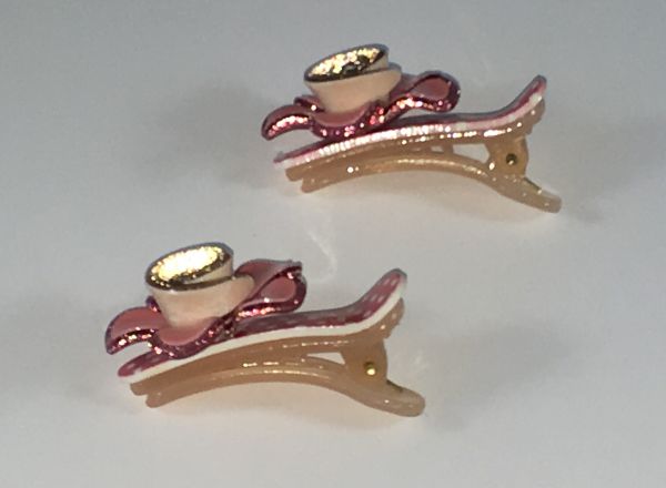Crocodile clips with flower