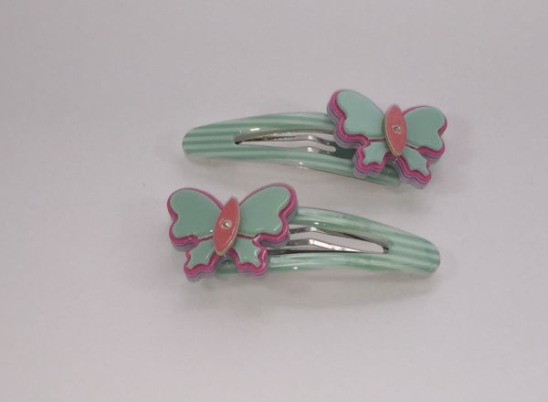 Patterned snap clip with butterfly