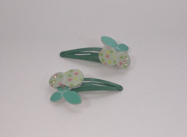 Snap clip with flower