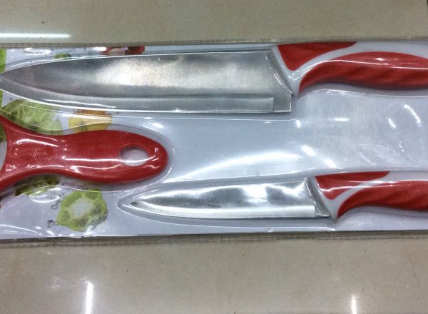 Kitchen knives and peeler