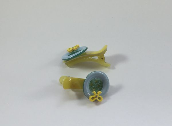Crocodile clips with glittery bottom