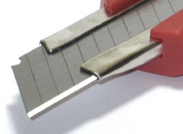 Box cutter set 2 pieces withe extra blades